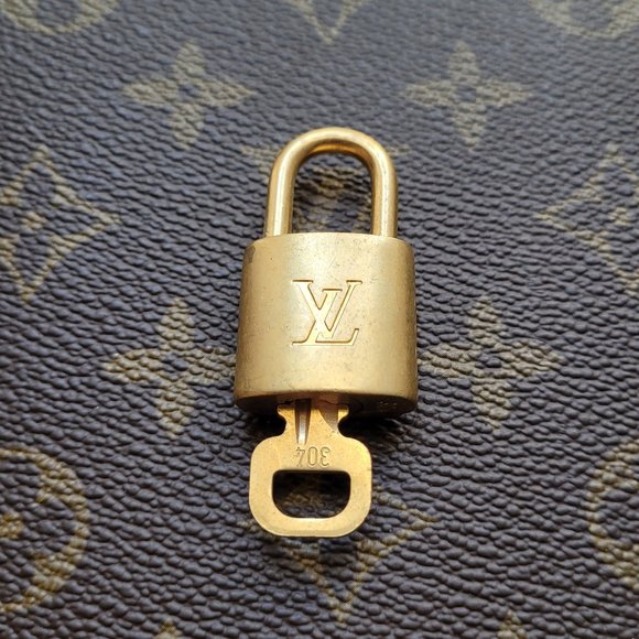 ⭐#304 Louis Vuitton padlock and key vintage - Picture 3 of 5